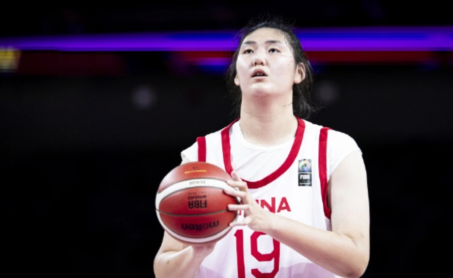 张子宇半场拿下24分11篮板！中国U18女篮45分半场结束